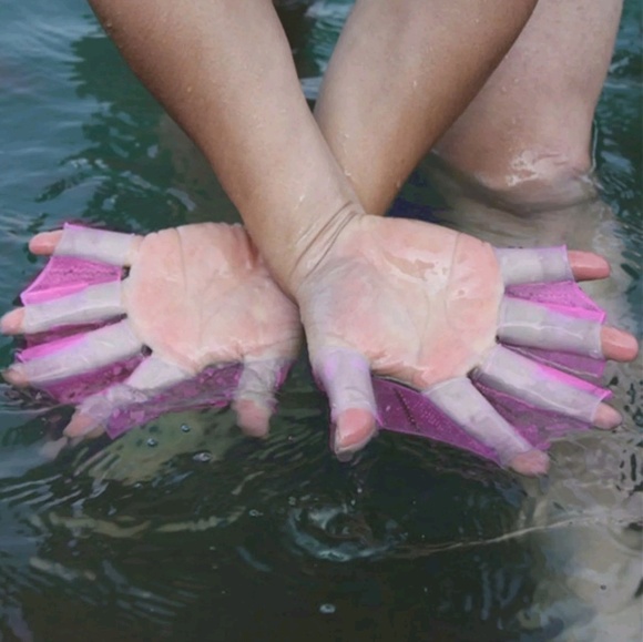 Silicone Webbed Frog Finger Swim Gloves - Picture 3 of 8